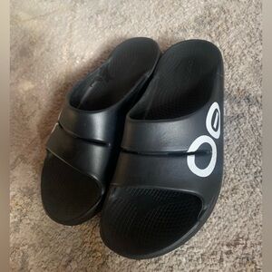 OOFOS black slides